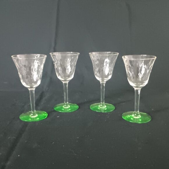 Set Of Four (4) Glass Cups With Uranium Glass Base Sherry Glass - Picture 1 of 7